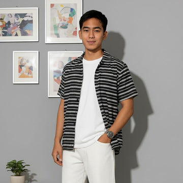 Horizontal Stripe: The "Retro Wave"